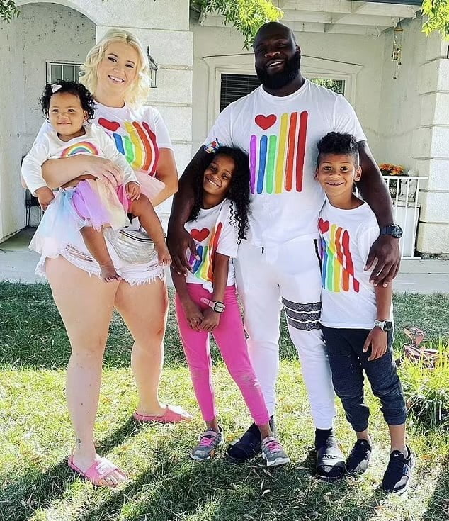 Pregnant polyamorous mom, 28, insists dating multiple partners