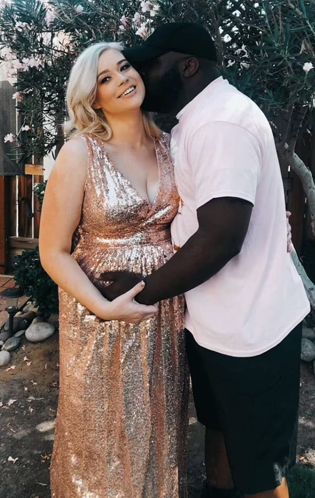 Pregnant polyamorous mom, 28, insists dating multiple partners