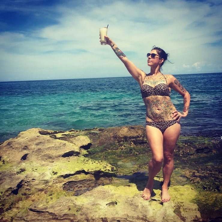 Danielle Colby’s BlKlNl Photos That Are lnappropriate Even for Ad .uIts