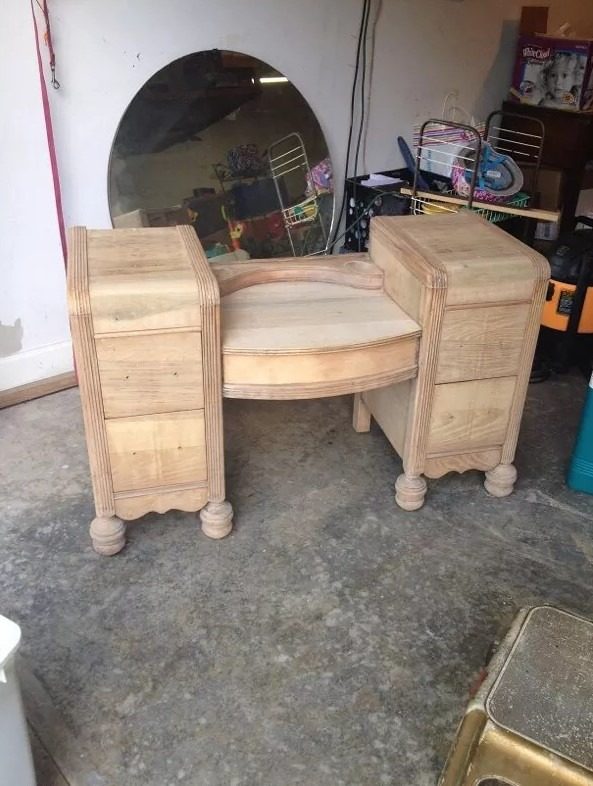 Instead of throwing a 1942 vanity table away, the man brought it back to life and turned into a modern piece of furniture 6 Usa People Instead of throwing a 1942 vanity table away, the man brought it back to life and turned into a modern piece of furniture