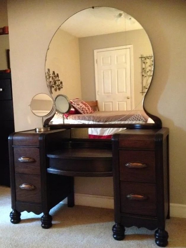 Instead of throwing a 1942 vanity table away, the man brought it back to life and turned into a modern piece of furniture 9 Usa People Instead of throwing a 1942 vanity table away, the man brought it back to life and turned into a modern piece of furniture
