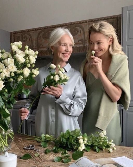 My Aunt And Grandma Arranged White Roses Every Sunday—But They Never Told Us Who They Were For