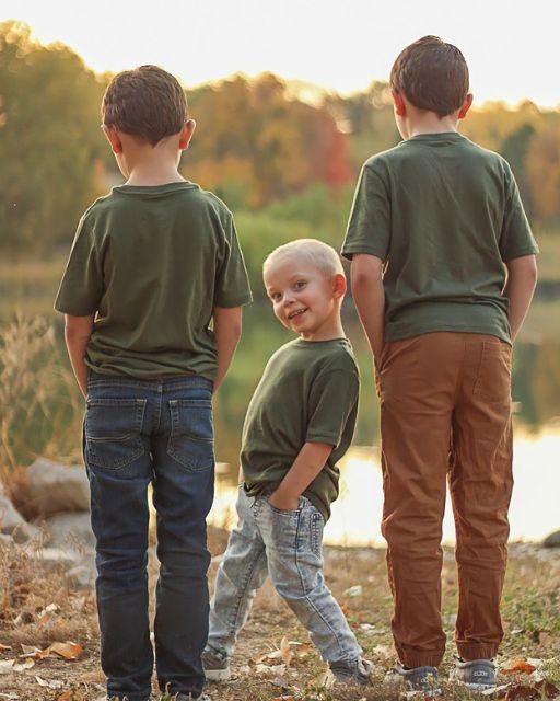 MY SISTER SAID SHE ONLY HAD TWO SONS—BUT THE PHOTOGRAPHER’S FILES TOLD A DIFFERENT STORY